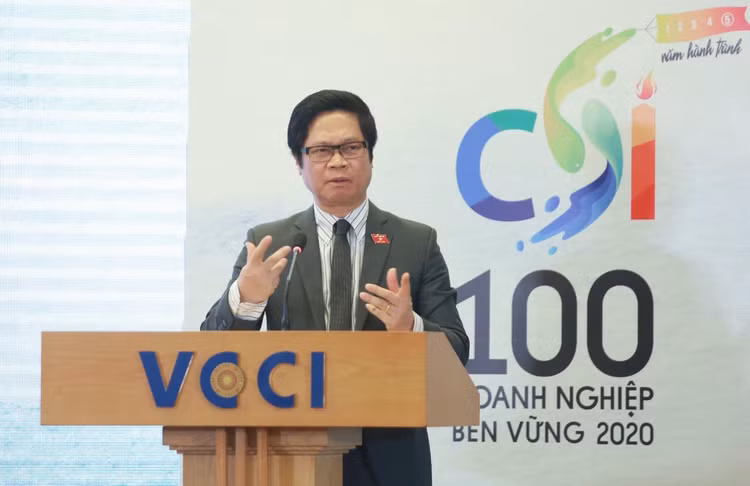 Theo TS. Vũ Tiến Lộc, năm 2020, đại dịch Covid-19 đã hé lộ những lỗ hổng trong hoạt động quản trị và vận hành kinh tế, qua đó cho thấy tầm quan trọng và tính cấp thiết của PTBV