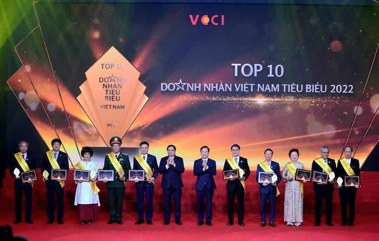 Vinh danh Top 10 Doanh nhân Việt Nam tiêu biểu năm 2022