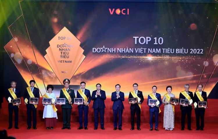 Vinh danh Top 10 Doanh nhân Việt Nam tiêu biểu năm 2022