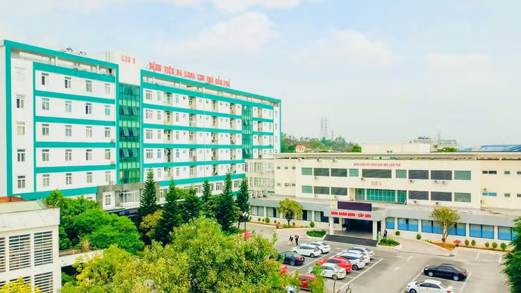 Dự án Bệnh viện Đa khoa Cẩm Phả (Quảng Ninh) từng được đề xuất đầu tư theo hình thức PPP nhưng bất thành, do gặp khó khăn trong xác định phần vốn góp của nhà nước (đất đai, nhân lực, đất, thương hiệu…).