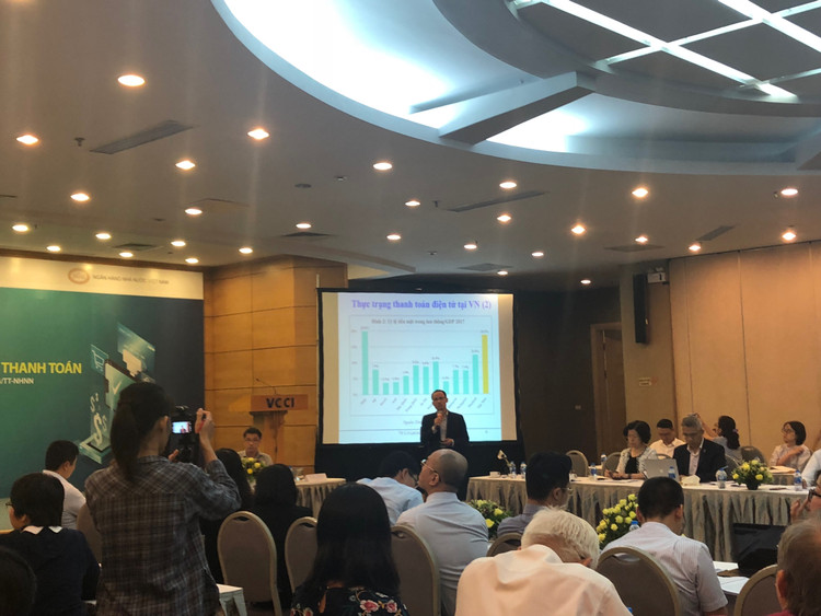Theo các chuyên gia, hiện có 5 rào cản lớn đối với phát triển dịch vụ thanh toán điện tử tại Việt Nam. Ảnh: Trần Nam. 