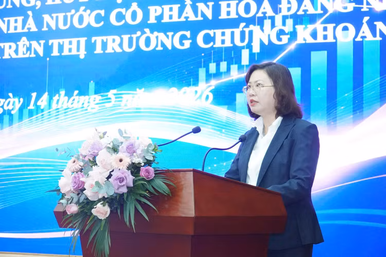Chủ tịch Ủy ban Chứng khoán Nhà nước Vũ Thị Chân Phương phát biểu tại Hội nghị