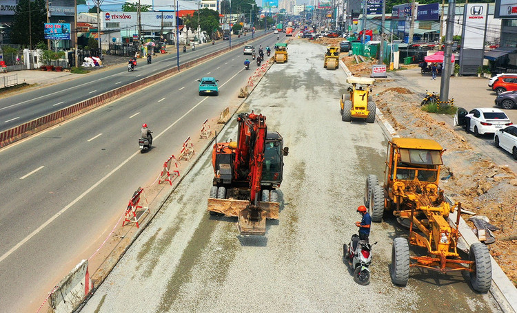 Các ban quản lý dự án đầu tư xây dựng chiếm tỷ lệ áp đảo trong TOP 50 chủ đầu tư có tỷ lệ tiết kiệm trong đấu thầu cao. Ảnh: Nhã Chi