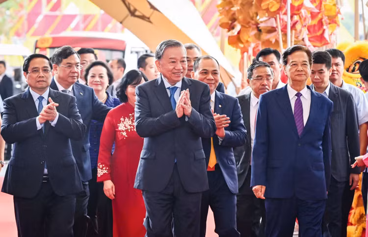 Tổng Bí thư Tô Lâm, Thủ tướng Phạm Minh Chính, nguyên Thủ tướng Nguyễn Tấn Dũng dự khánh thành Trung tâm Hội chợ Triển lãm Quốc gia. Ảnh: Quý Bắc