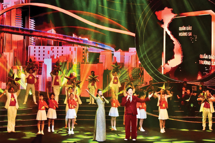 Tập trung xây dựng, phát triển con người toàn diện với tâm hồn, nhân cách, lý tưởng cao đẹp, lòng tự hào dân tộc là phương thức để dân tộc vươn mình, đất nước vươn tầm, sánh vai với các cường quốc năm châu