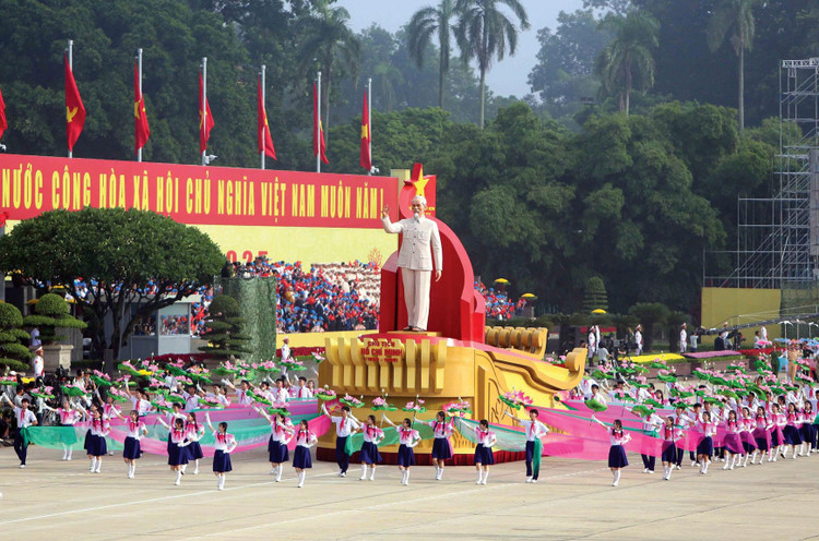 Đảng ta đặt mục tiêu đến năm 2045, kỷ niệm 100 năm thành lập nước, Việt Nam là quốc gia hùng cường, thịnh vượng, hạnh phúc. Ảnh: Tiên Giang