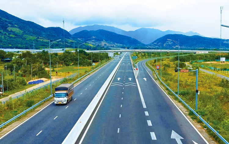 Thu hút nguồn lực tư nhân theo phương thức PPP là giải pháp cần thiết khi nhu cầu vốn đầu tư hạ tầng giao thông giai đoạn 2026 - 2030 lên đến gần 3 triệu tỷ đồng. Ảnh: Trấn Vũ