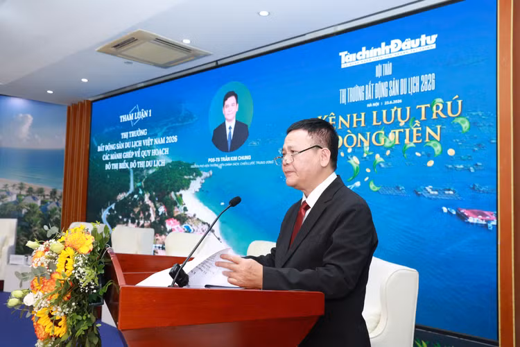 PGS-TS. Trần Kim Chung - Học viện Tài chính phát biểu tại Hội thảo