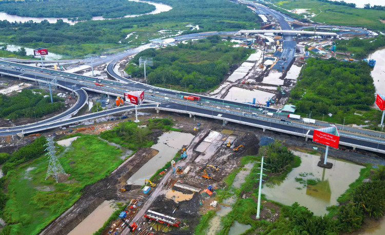 Dự án đường Vành đai 3 TP.HCM dự kiến hoàn thành cuối quý II/2026. Ảnh: Song Lê