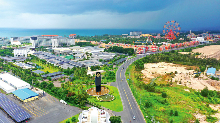 Trong giai đoạn 2021 - 2025, thu ngân sách tăng trưởng cao cùng với việc tiết kiệm chi đã tạo ra nguồn lực lớn cho chi đầu tư phát triển và an sinh xã hội. Ảnh: Lê Tiên