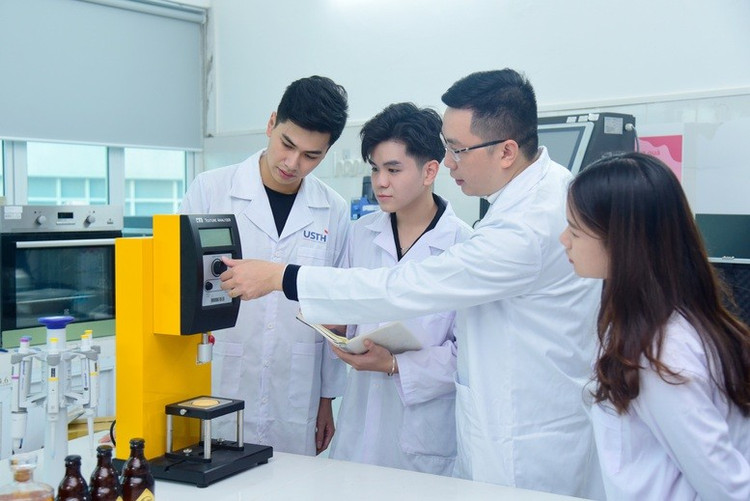 Các trường đại học đang đẩy mạnh đào tạo nhân lực trong các lĩnh vực công nghệ then chốt - Ảnh: USTH