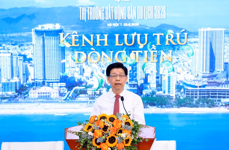 Tổng Biên tập Báo Tài chính - Đầu tư Phạm Văn Hoành phát biểu tại Hội thảo
