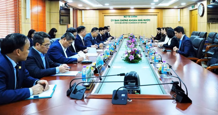 Chủ tịch UBCKNN tiếp Tổng Giám đốc FTSE Russell