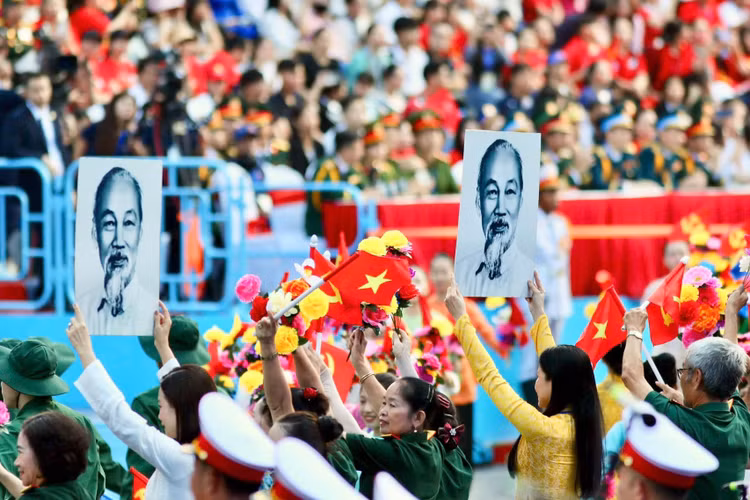 Chủ tịch Hồ Chí Minh không chỉ là người tìm ra con đường cứu nước, giải phóng dân tộc, mà còn là người đặt nền móng tư tưởng cho sự nghiệp xây dựng, bảo vệ và phát triển đất nước Việt Nam trong thời đại mới.