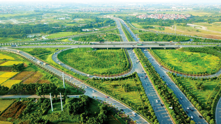 Việc phát triển thị trường trái phiếu hạ tầng là một giải pháp tất yếu của bài toán vốn dài hạn cho các siêu dự án trong bối cảnh nguồn vốn đầu tư công hữu hạn và dư địa từ tín dụng ngân hàng không còn nhiều. Ảnh: Lê Tiên