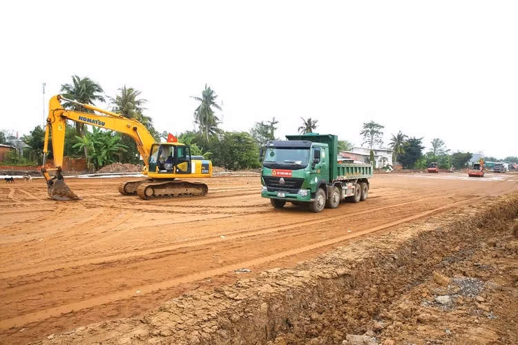 Giải ngân đầu tư công dứt khoát phải phấn đấu hoàn thành 100% kế hoạch. Ảnh: Lê Tiên