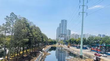 Điểm đáng chú ý trong điều hành đầu tư công năm nay là TP.HCM đang tiếp tục chuyển vốn về những dự án có khả năng giải ngân, thay vì để nguồn lực nằm tại các dự án chưa đủ điều kiện triển khai. Ảnh: Gia An