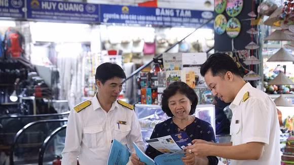 Chính phủ đang chuẩn bị trình Quốc hội xem xét giảm 30% thuế thu nhập trong năm 2026-2027 cho hộ, cá nhân kinh doanh và doanh nghiệp có mức doanh thu đến 10 tỷ đồng; và nâng mức doanh thu để xác định phương pháp tính thuế đơn giản.