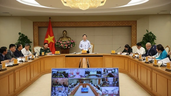 Phó Thủ tướng yêu cầu hết sức thận trọng trong việc áp dụng bảng giá đất và hệ số điều chỉnh khi chưa có đầy đủ dữ liệu thị trường, chưa xây dựng được bảng giá đất sát thực tế - Ảnh: VGP/Minh Khôi