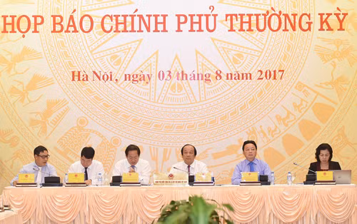 Bộ trưởng, Chủ nhiệm Văn phòng Chính phủ, Người phát ngôn của Chính phủ Mai Tiến Dũng chủ trì họp báo. Ảnh: VGP/Quang Hiếu