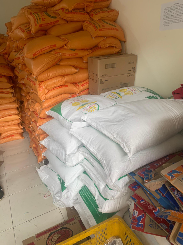 Cộng đồng người Việt Nam ở nước ngoài đã tích cực quyên góp hàng tỷ đồng ủng hộ Quỹ Vắc xin phòng chống Covid-19; trang thiết bị, lương thực, thực phẩm để phục vụ tuyến đầu và bà con nhân dân tại TP.HCM