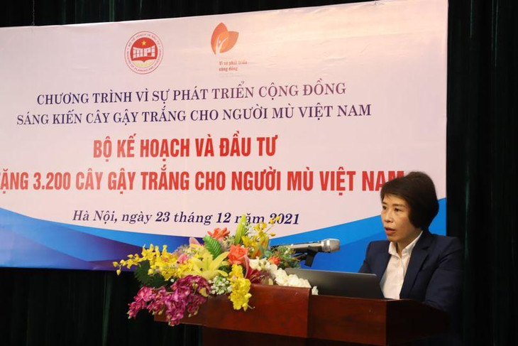 Thứ trưởng Bộ Kế hoạch và Đầu tư Nguyễn Thị Bích Ngọc phát biểu tại Lễ trao tặng