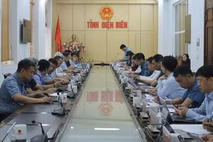 Lãnh đạo Tổng công ty Truyền tải điện Quốc gia làm việc với UBND tỉnh Điện Biên gỡ “nút thắt” mặt bằng Dự án Đường dây 220kV Sơn La - Điện Biên (ảnh: HL)