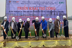 Cuối năm 2024, các đơn vị thực hiện nghi thức triển khai thi công Dự án TBA 220kV Sầm Sơn và đường dây đấu nối 220kV Thanh Hóa - Sầm Sơn (ảnh: Toàn Thắng)