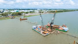 Việc xử lý các trường hợp vi phạm hợp đồng và triển khai các cơ chế bảo đảm thực hiện hợp đồng được xem là một phần trong nỗ lực lập lại kỷ cương, bảo đảm tiến độ và hiệu quả đầu tư của Dự án cầu An Biên - Rạch Giá. Ảnh: Ngọc Tuấn
