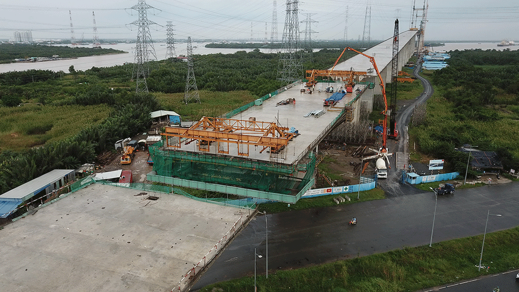 Dự án cao tốc Bến Lức - Long Thành đang chậm tiến độ hoàn thành , chủ yếu do thiếu vốn. Ảnh: Ngọc Dương