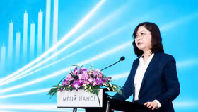 Chủ tịch Ủy ban Chứng khoán Nhà nước Vũ Thị Chân Phương phát biểu tại Hội nghị