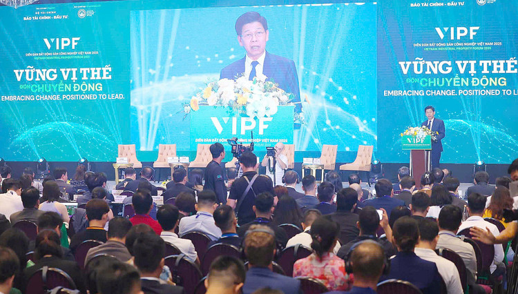 Những doanh nghiệp được vinh danh không chỉ thể hiện năng lực thích ứng và sáng tạo, mà còn dẫn dắt thị trường hướng đến hệ sinh thái công nghiệp có trách nhiệm. Ảnh: Lê Toàn