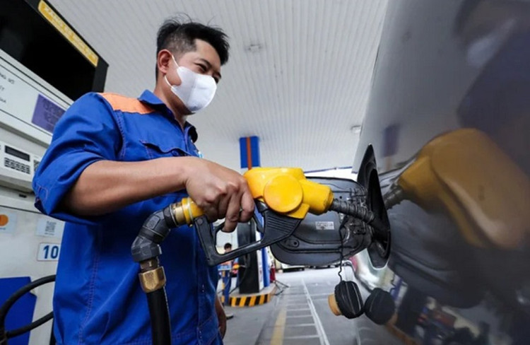 Giá xăng ngày 14/8 sẽ quay đầu giảm. Ảnh minh họa