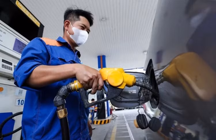 Giá xăng ngày 14/8 sẽ quay đầu giảm. Ảnh minh họa