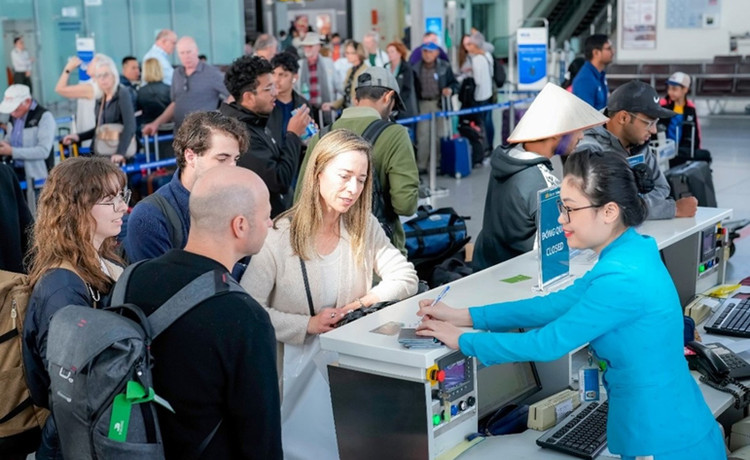 Ngày cao điểm nhất, Sân bay Nội Bài dự kiến phục vụ khoảng 110.000 lượt hành khách và 638 lượt chuyến bay