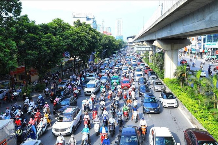 Theo thống kê sơ bộ, Hà Nội hiện có khoảng 8 triệu xe máy và gần 1,5 triệu ô tô. Ảnh minh họa