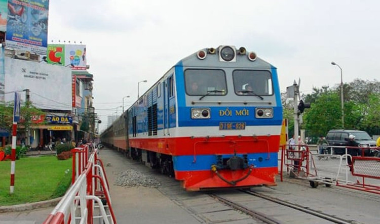 Cần nghiên cứu ứng dụng khoa học kỹ thuật trong việc quản lý, điều hành chạy tàu, cảnh báo tự động tại các đường ngang, các lối đi tự mở.