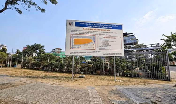 Hiện trạng khu đất có ký hiệu A1-1, nằm tại mặt tiền đường Võ Văn Kiệt