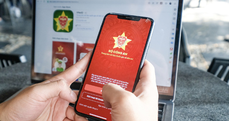 Từ 1/8, dùng VNeID thay mã số bảo hiểm xã hội khi làm thủ tục