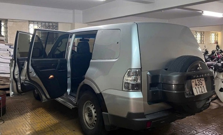 Một chiếc xe Mitsubishi Pajero chở tiền được ngân hàng bán đấu giá. Ảnh minh họa