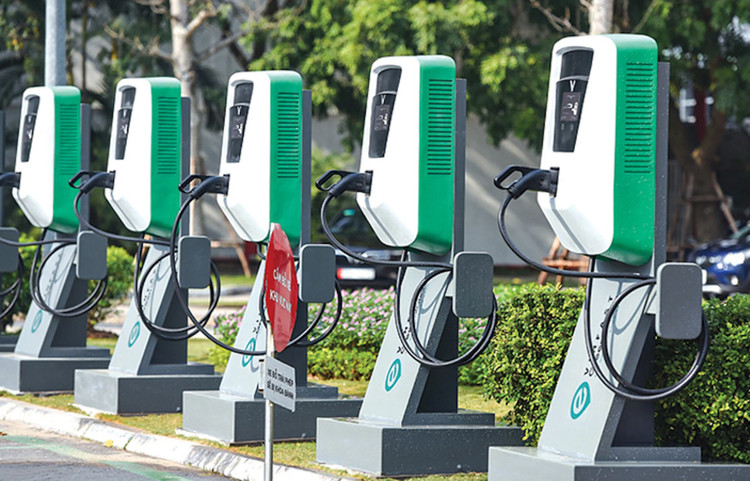 Việc bố trí hệ thống trạm sạc và bãi đỗ xe phù hợp là điều kiện quan trọng để bảo đảm hạ tầng giao thông phục vụ cho giai đoạn chuyển đổi sang phương tiện xanh.