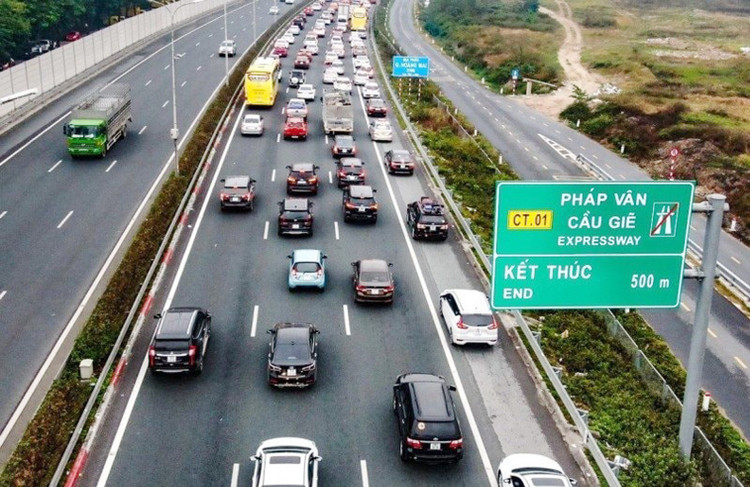 Tốc độ cho phép khi xe đi qua phạm vi đoạn Km225+900 - Km227+500 (bao gồm cả hầm Phú Thứ) của đường cao tốc không quá 60km/h.