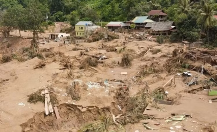 Nhiều khu vực ở Nghệ An tan hoang sau khi lũ rút