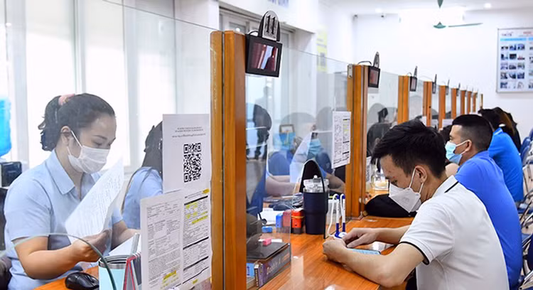 Lao động làm thủ tục về bảo hiểm thất nghiệp tại Trung tâm Dịch vụ việc làm Hà Nội.