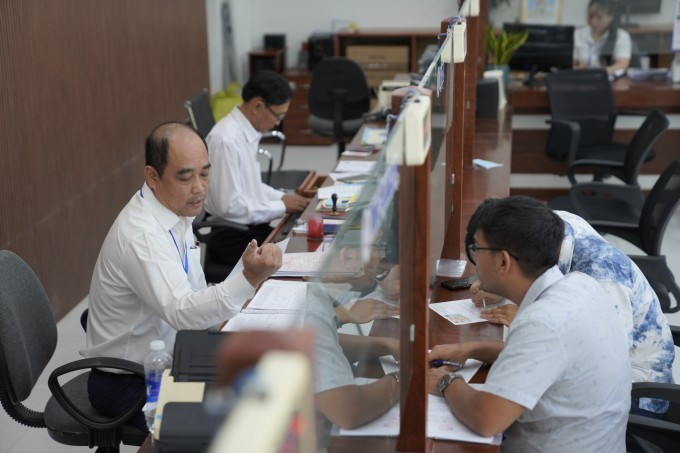 Công chức TP. Đà Nẵng làm việc tại Trung tâm phục vụ hành chính công, khi thành phố vận hành thử chính quyền hai cấp