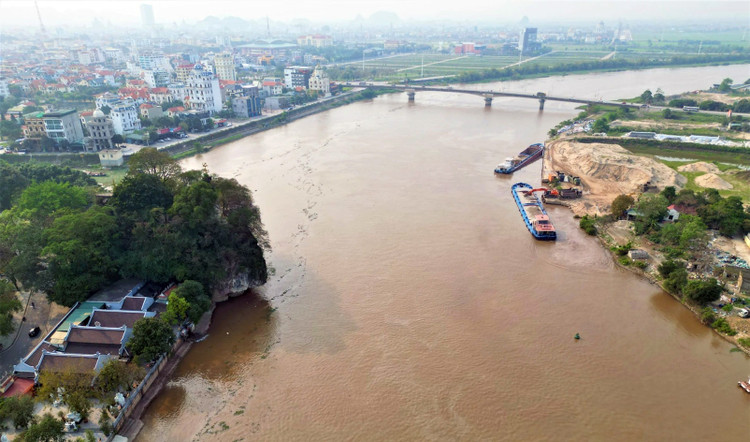 Dự án cải tạo, nâng cấp đê hữu sông Đáy (đoạn từ K8+380 đến K32+400), tổng mức đầu tư 3.496 tỷ đồng, cũng nằm trong diện thanh tra