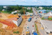 Cần tăng cường công khai, minh bạch và phát huy vai trò giám sát của người dân, của xã hội đối với các dự án đầu tư. Ảnh: Tiến Giang