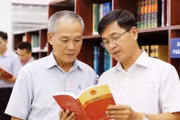 Chuyển từ tư duy "quản lý truyền thông" sang "truyền thông kiến tạo" là một đòi hỏi tất yếu để xây dựng sự đồng thuận, niềm tin của người dân vào chính sách phát triển nền kinh tế. Ảnh: An Chi
