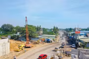 Hoạt động đầu tư, đấu thầu ngày càng mở rộng với quy mô rất lớn và những vấn đề phức tạp phát sinh cũng ngày một nhiều. Ảnh: Ngọc Tuấn