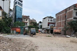 Đoạn Cầu Giấy - Khu đô thị Dịch Vọng 0,42km của Dự án đường Vành đai 2,5 đang được triển khai. Ảnh: Trần Nam